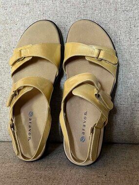 Aravon Phoebe Leather Sandals Light Yellow size 7 AA